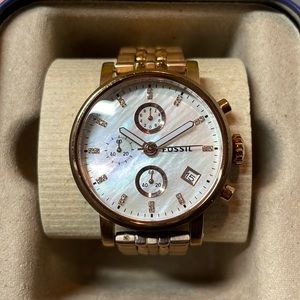 Women’s Fossil Watch in Rose Gold with pearl face
